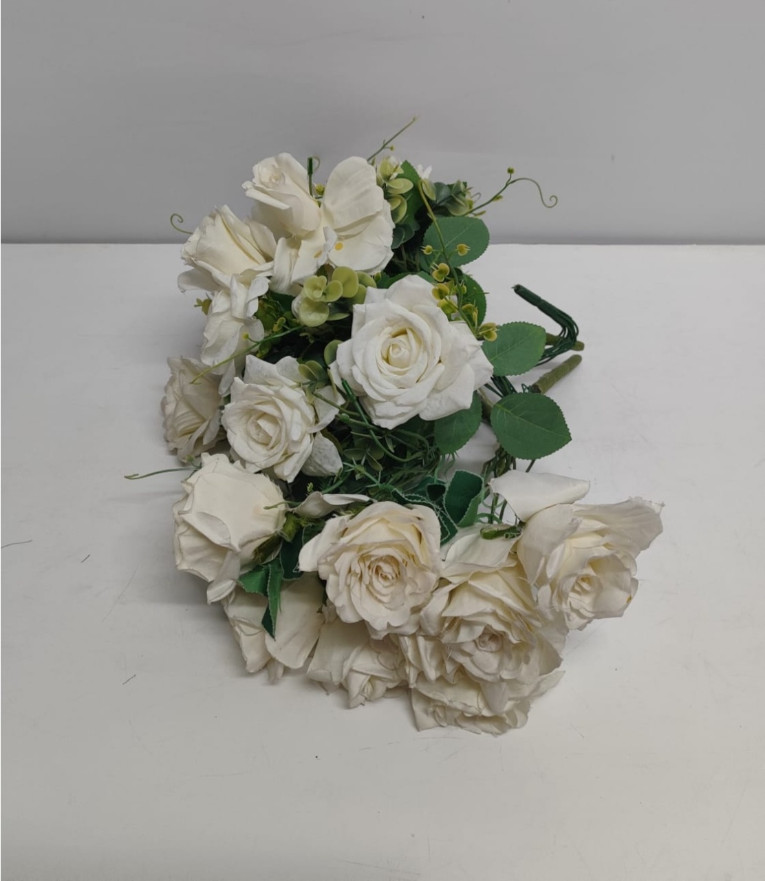 Arranjo Rosas Brancas - BBFestasAluguel 
