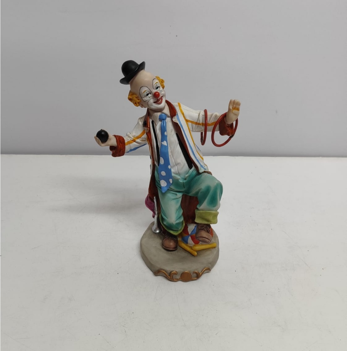 Palhaço Malabarista Com Argola E Bola Vintage 30Cm Alt X 12Cm Diametro - BBFestasAluguel 
