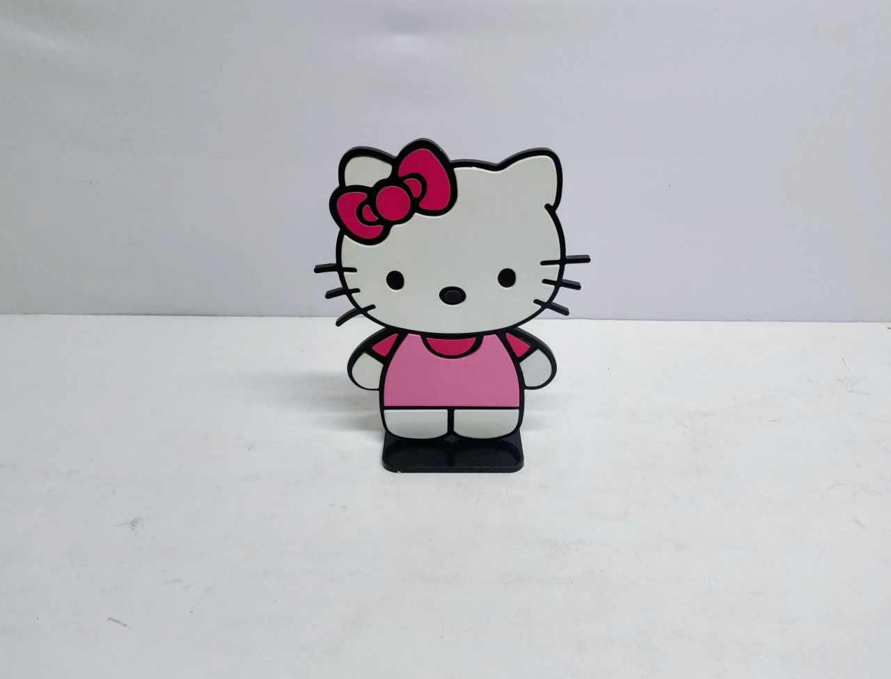 Totem Hello Kitty 28Cm Alt X 15Cm Larg  - BB Festas Aluguel 