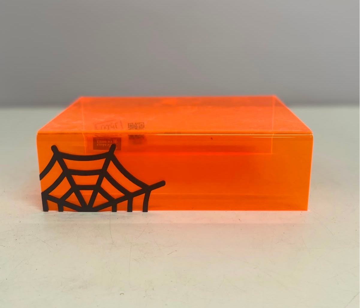 Suporte Retangular Acrílico Teia Laranja P (Halloween) 5Cm Alt X 15Cm Larg X 20Cm Comp - BBFestasAluguel 