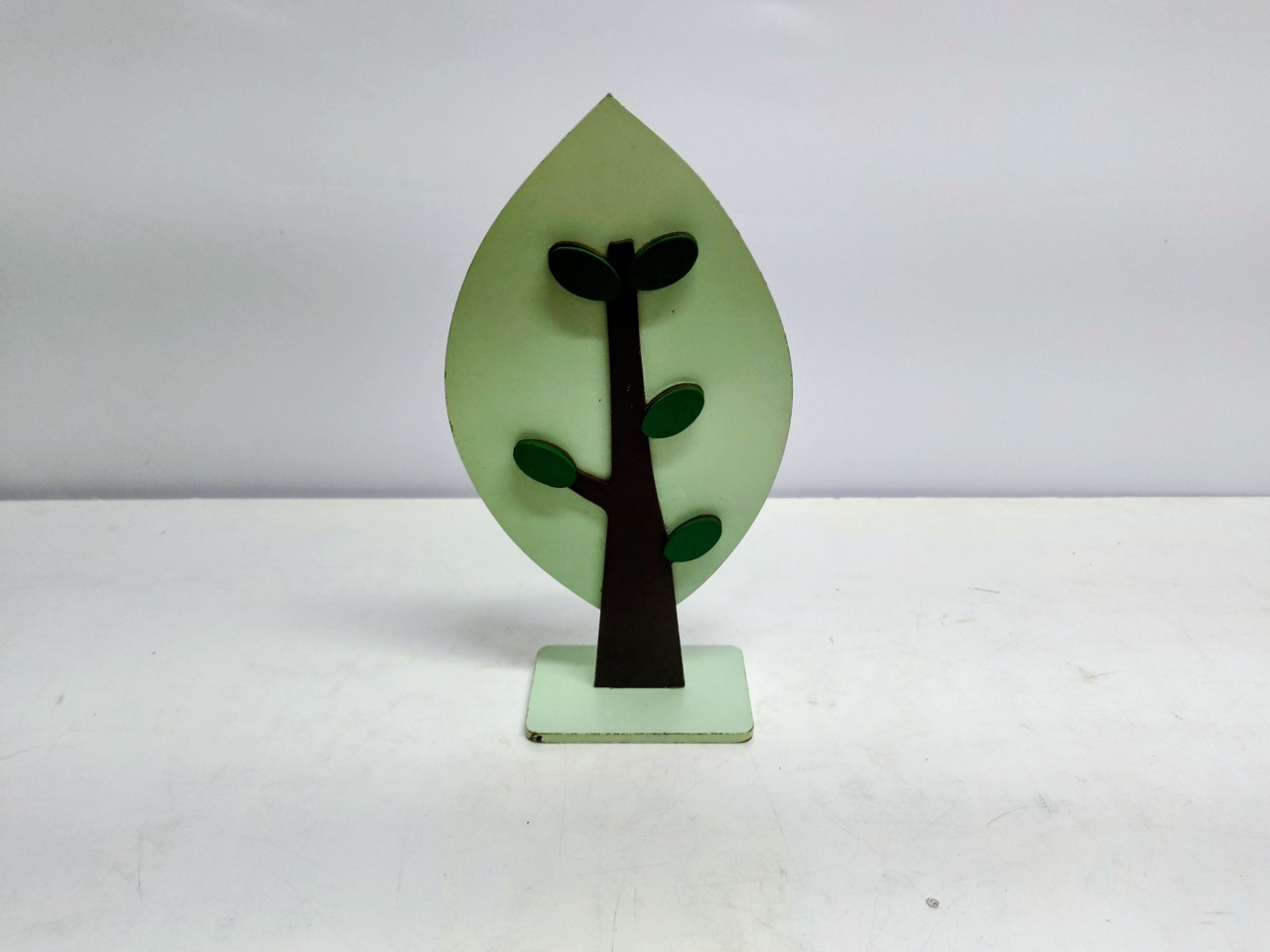 Totem Pinheiro Verde Claro 31Cm Alt X 12Cm Larg  - BB Festas Aluguel 