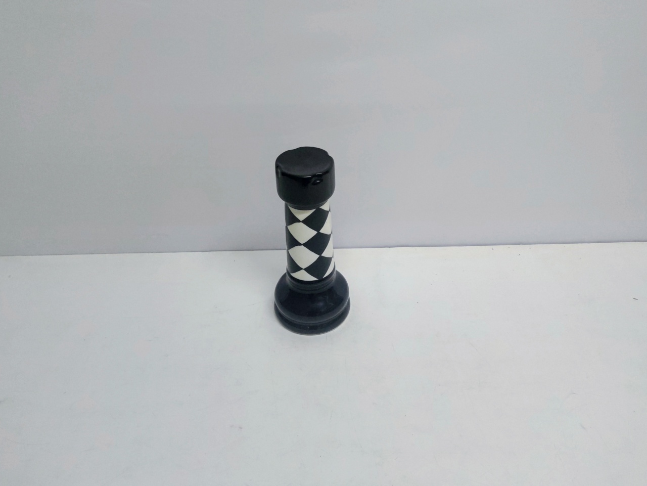Peça Cerâmica Xadrez Torre Preto/Branco 26Cm Alt X 11Cm Diametro  - BB Festas Aluguel 