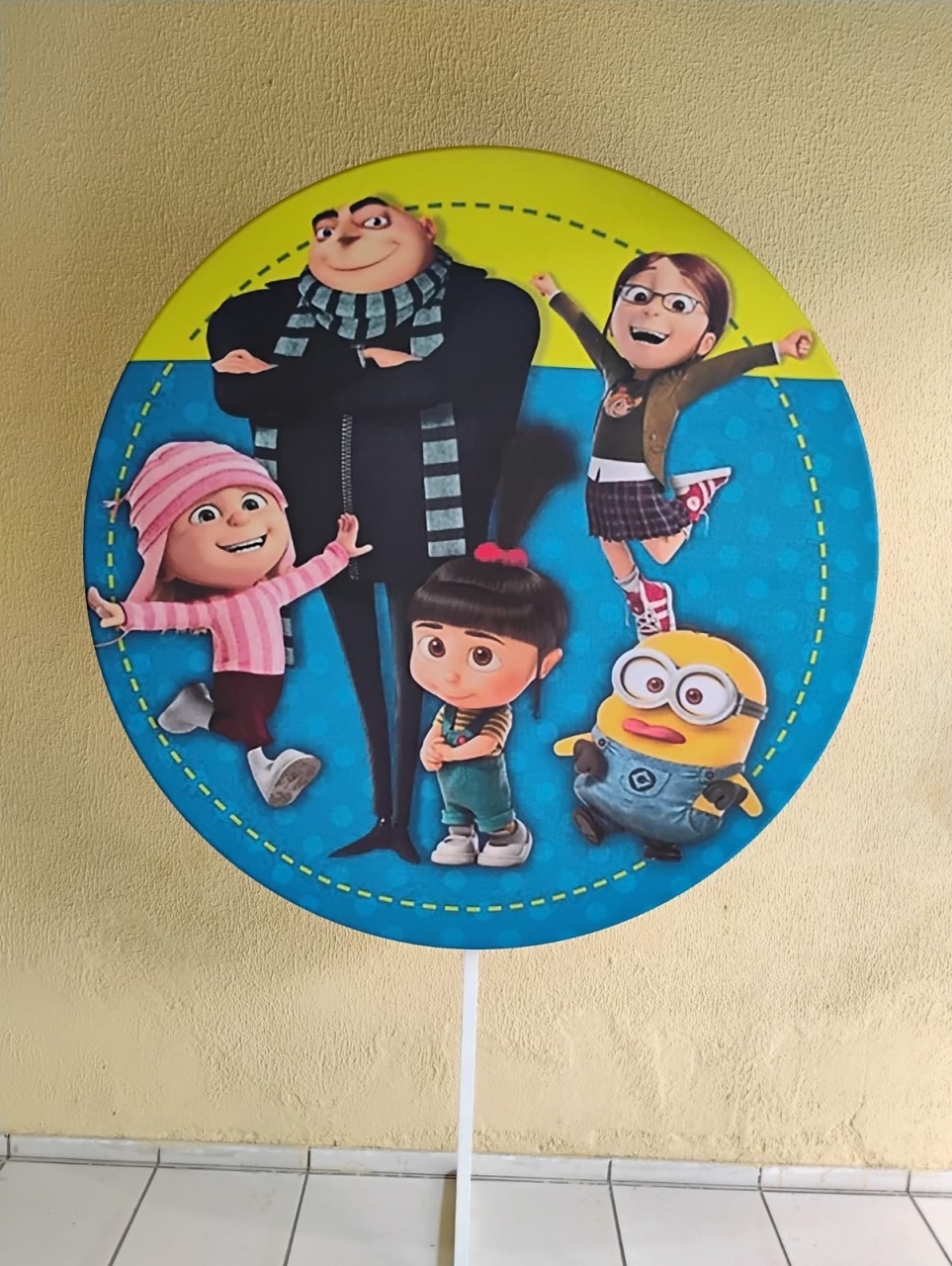 Painel Sublimado Redondo Minions (Meu Malvado Favorito) 1,30Cm  - BB Festas Aluguel 