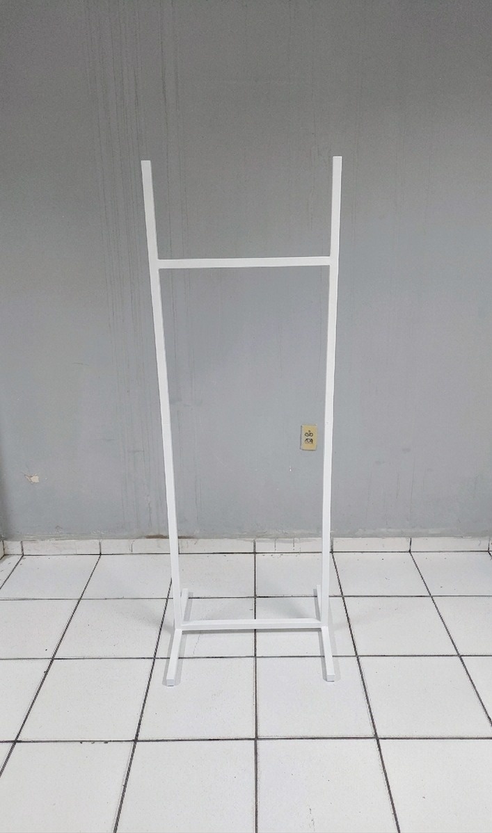 Suporte de Chão Branco  1,30M - BB Festas Aluguel 