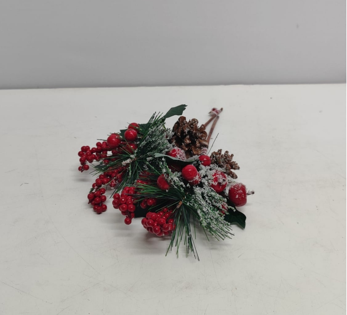 Arranjo Pinheiro de Natal Com Sementes Vermelhas - BBFestasAluguel 