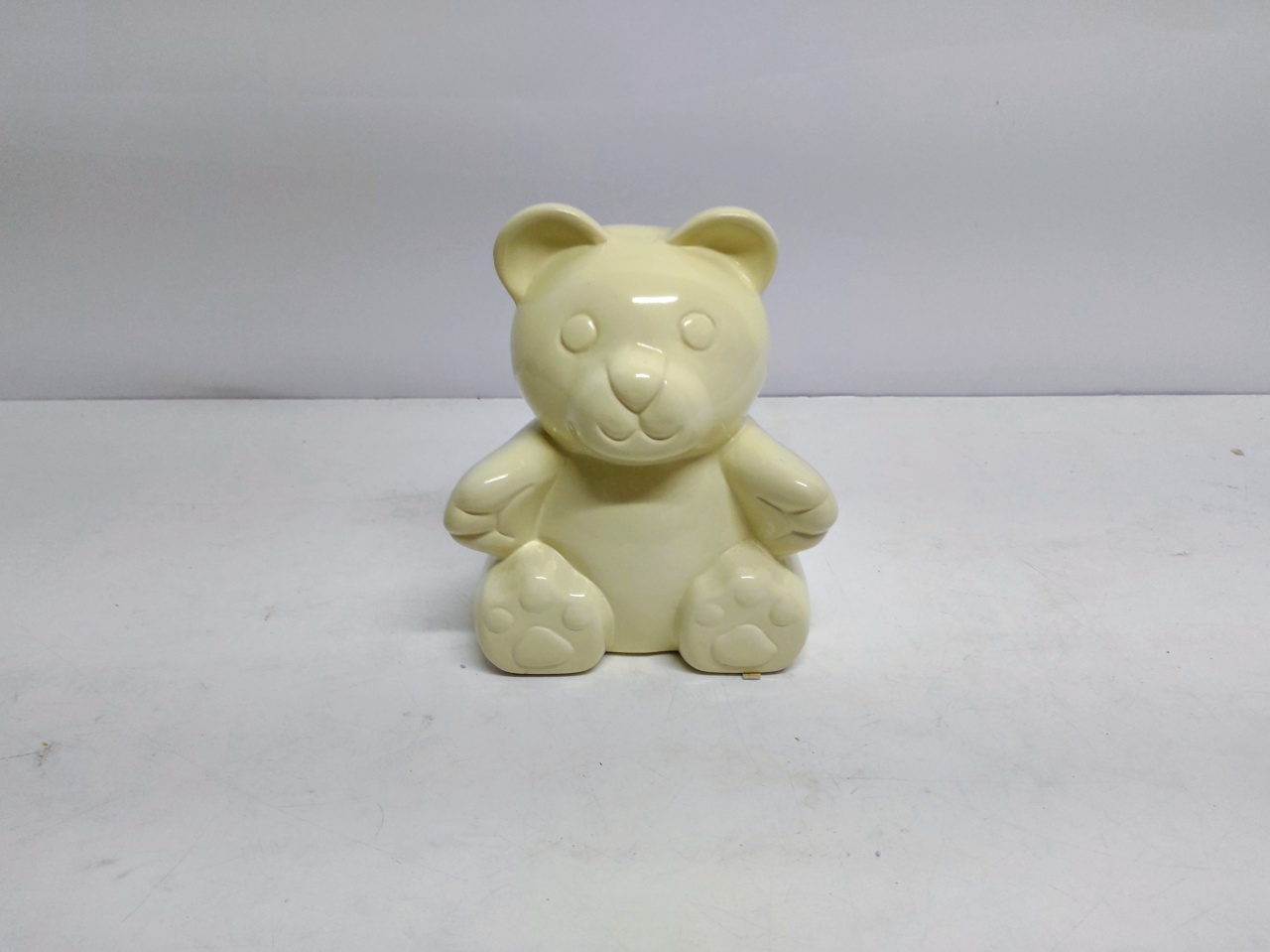Urso Decorativo de Cerâmica Amarelo Claro 20Cm Alt X 15Cm Larg X 13Cm Comp  - BB Festas Aluguel 