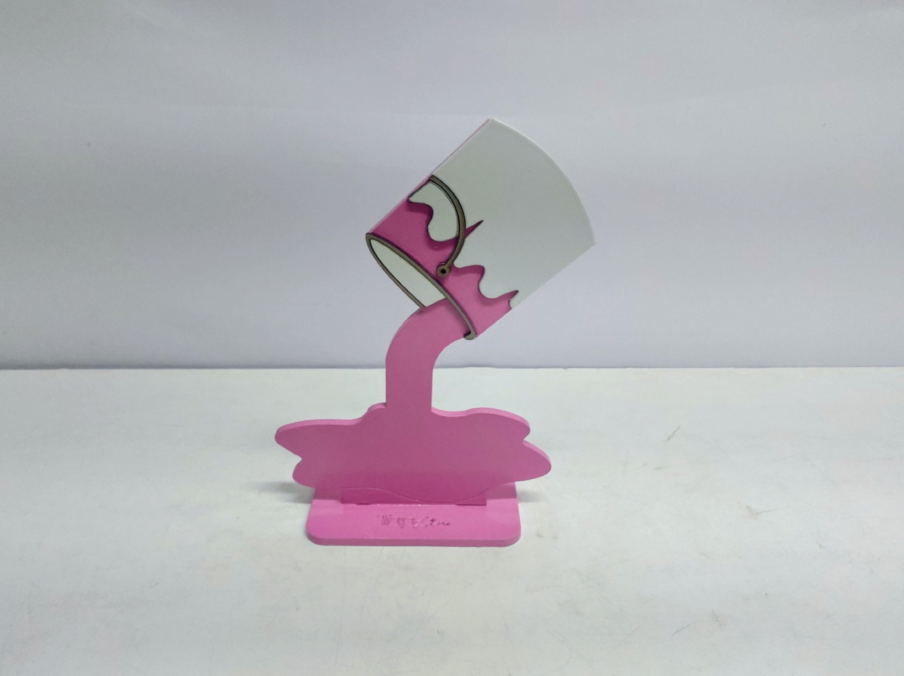 Totem Balde de Tinta Rosa Tombada (Abc) 28Cm Alt X 15Cm Larg  - BB Festas Aluguel 