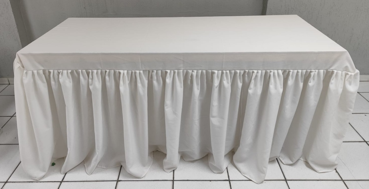 Toalha Decorativa Babado Off W - BBFestasAluguel 
