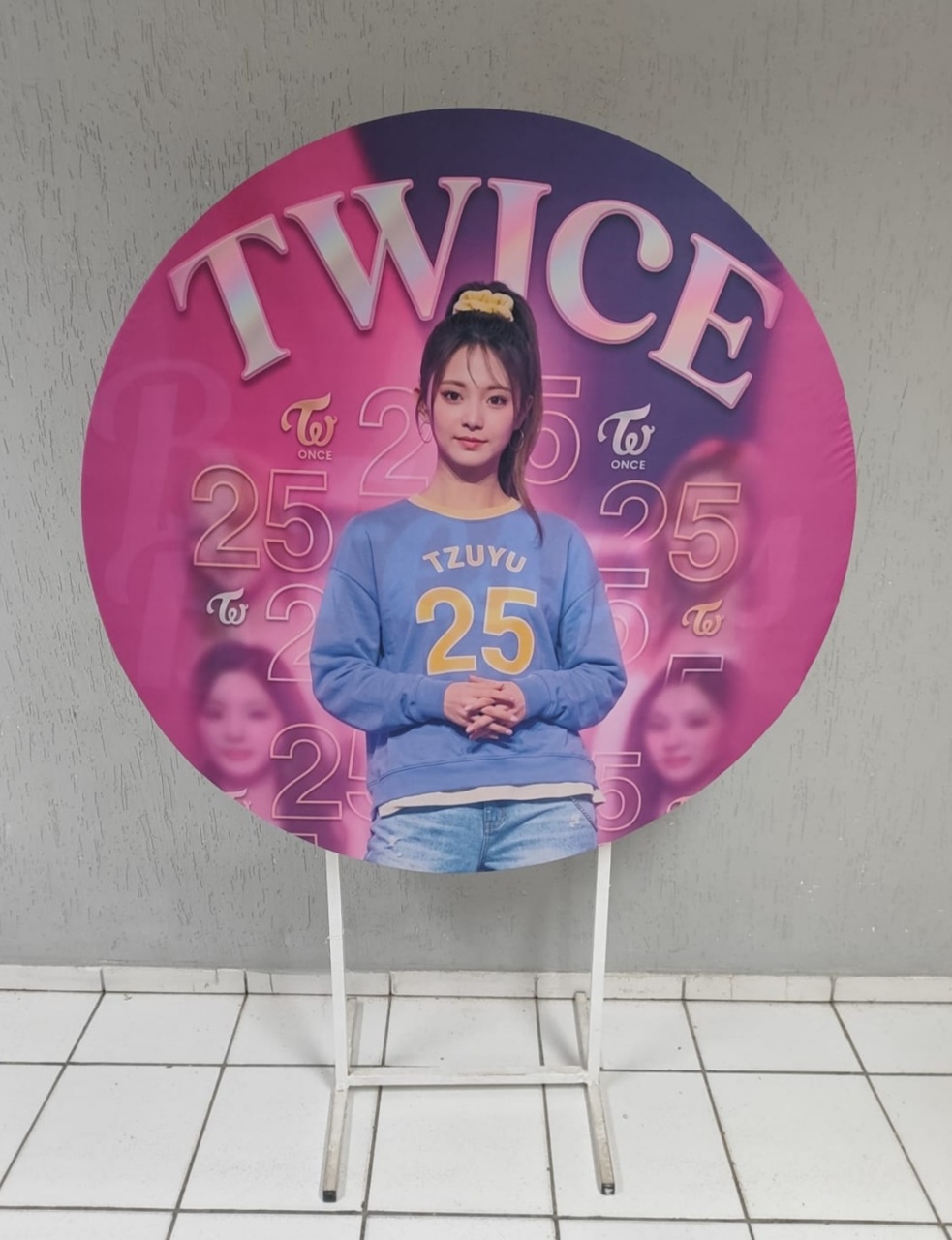 Painel Sublimado Redondo Twice 1,30Cm - BBFestasAluguel 