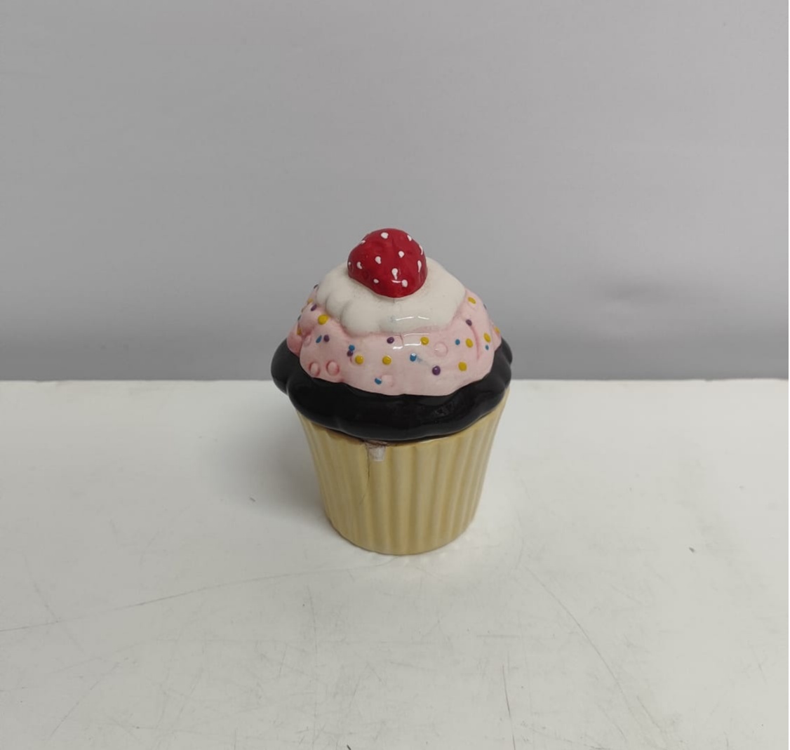 Cupcake Decorativo Tradicional Amarelo Claro 11Cm Alt X 8Cm Diametro - BBFestasAluguel 