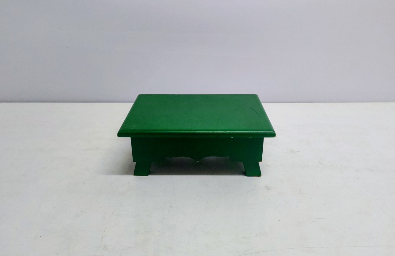 Mini Banco Madeira Verde Escuro 9Cm Alt X 20Cm Larg X 15Cm Comp - BB Festas Aluguel 