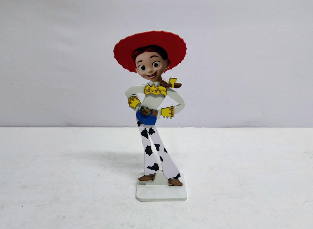Totem Personagem Jessie (Toy Story) 28Cm Alt X 9Cm Larg  - BB Festas Aluguel 
