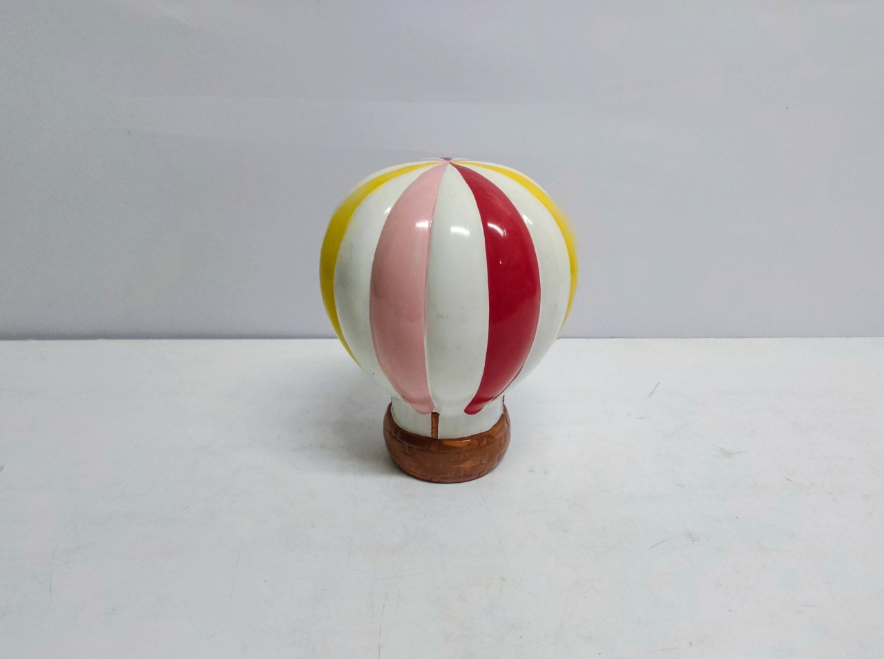 Balão Decorativo Colorido  22Cm Alt X 18Cm Diametro  - BB Festas Aluguel 