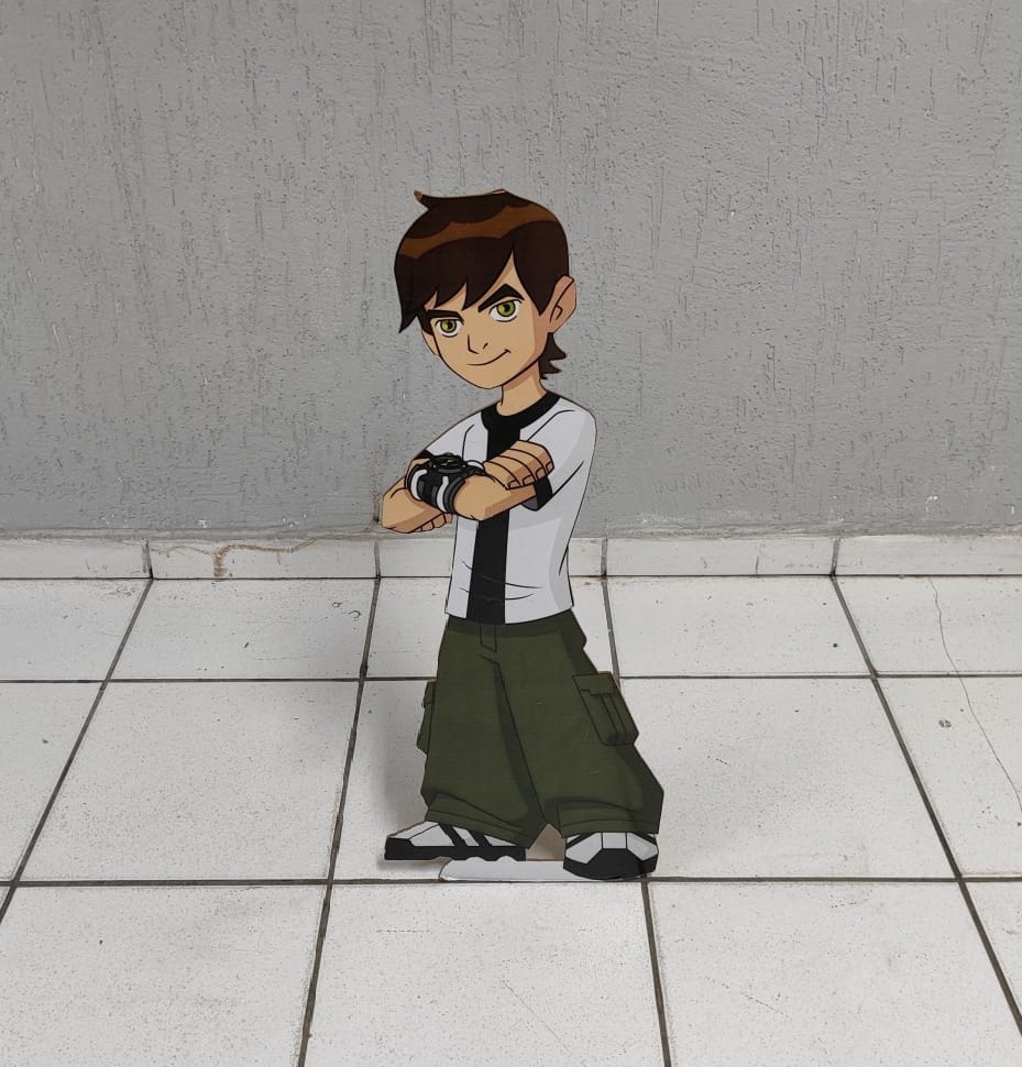 Totem de Chão Ben 10 80Cm X 30Cm  - BB Festas Aluguel 