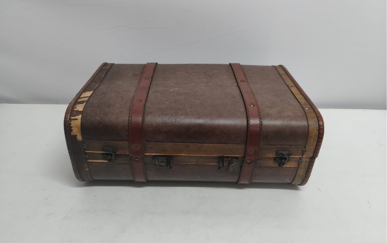 Mala Retangular Vintage G 17Cm Alt X 30Cm Larg X 45Cm Comp - BBFestasAluguel 