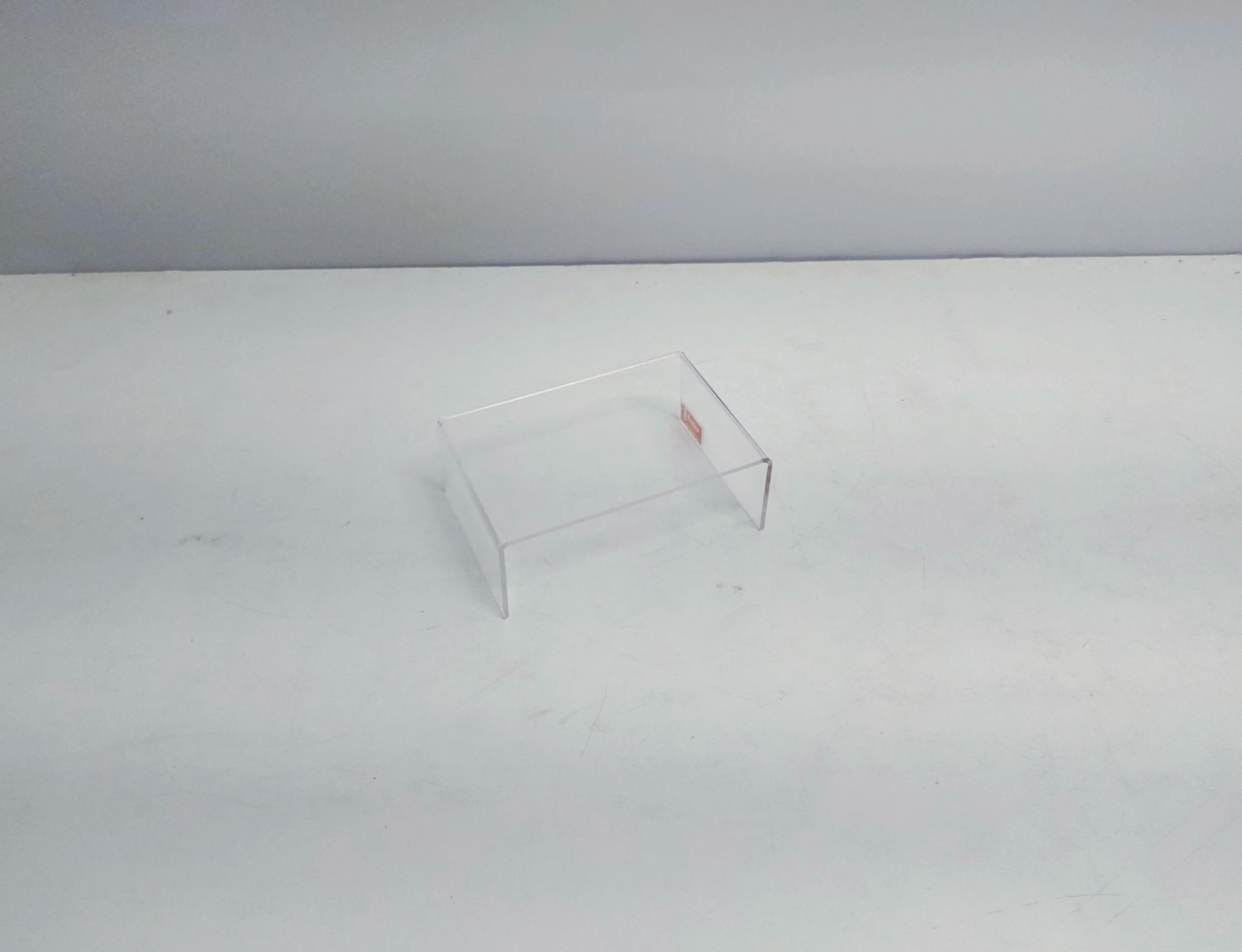Suporte  Acrílico Retangular 6Cm Alt X 11Cm Larg X 17Comp - BB Festas Aluguel 