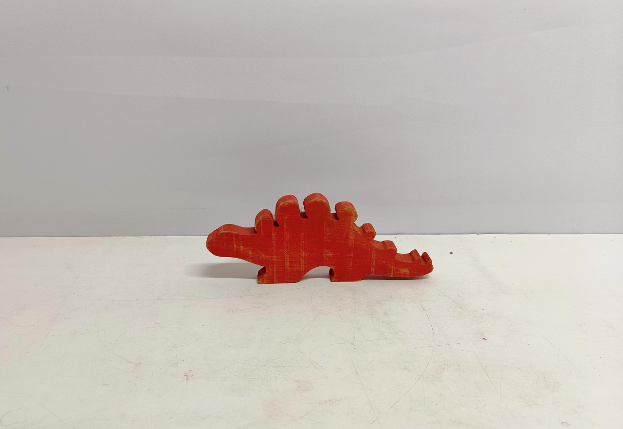 Dinossauro Vermelho Mdf 9Cm Alt X 23Cm Comp - BB Festas Aluguel 