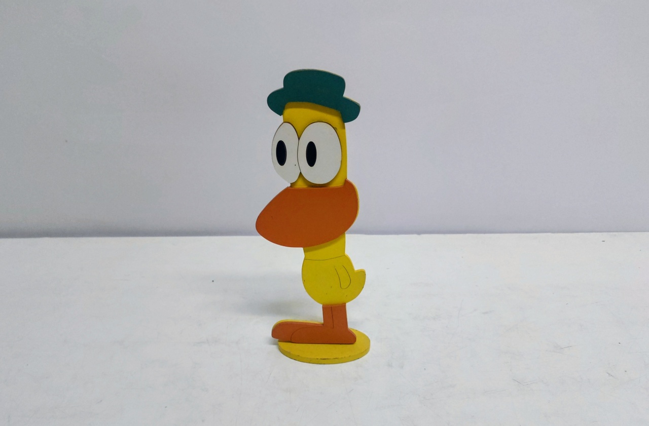 Totem Personagem Pato (Pocoyo) 26Cm Alt X 10Cm Larg  - BB Festas Aluguel 