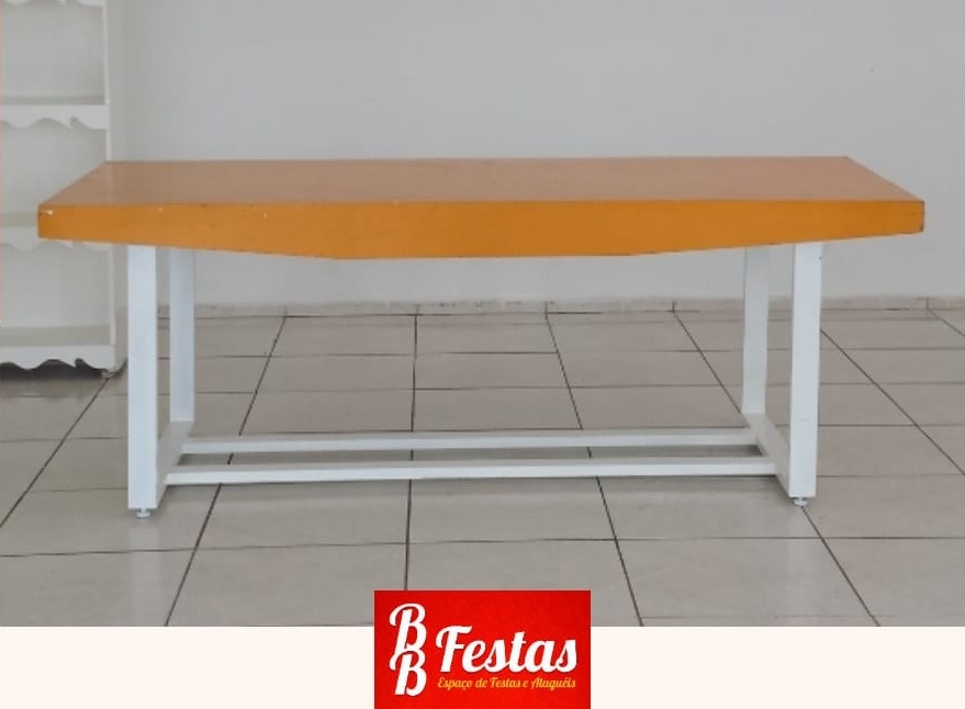 Mesa Retangular Com Tampo Amarelo 80Cm Alt X 2,20Cm Larg X 80Cm Comp - BB Festas Aluguel 