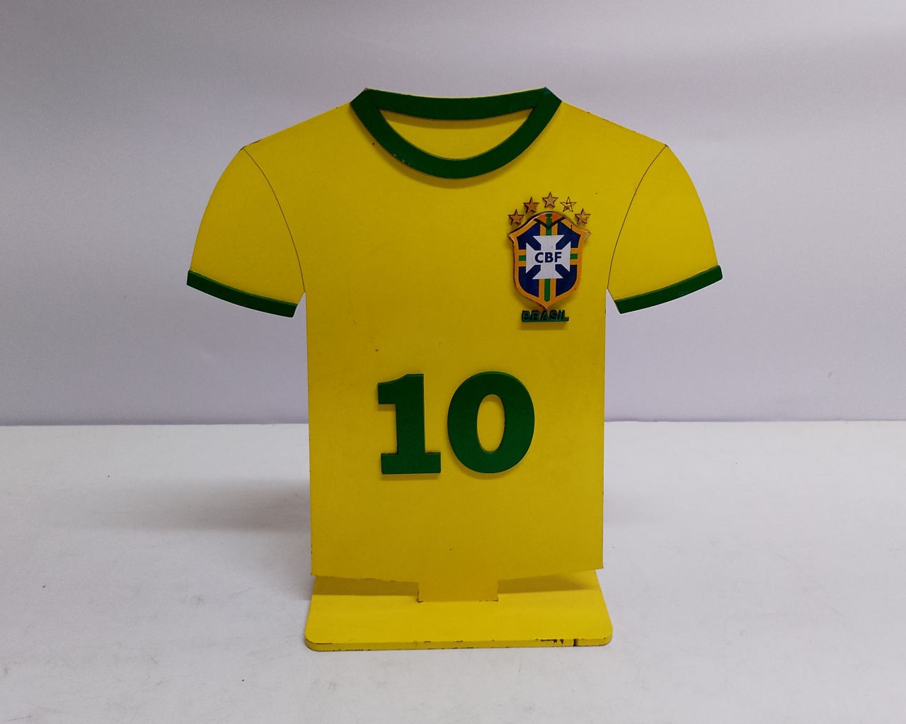 Totem Camisa Do Brasil 33Cm Alt X 29Cm Larg  - BB Festas Aluguel 