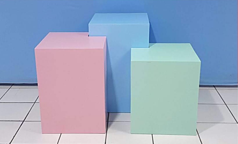 Trio de Cubo Encaixe  Mdf Cores Claras  - BB Festas Aluguel 