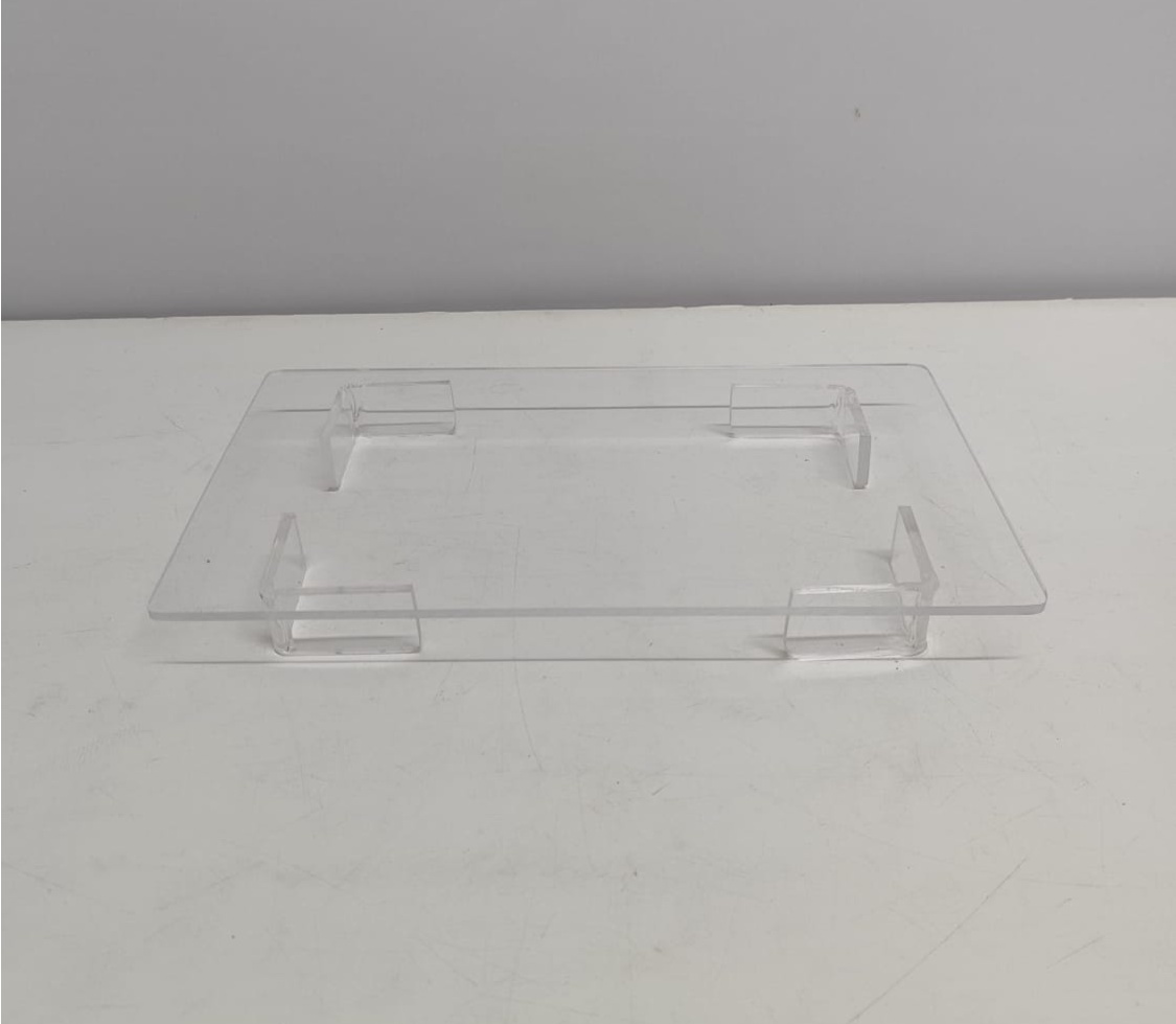 Bandeja Retangular Acrílico 3Cm Alt X 30Cm X 20Cm  - BB Festas Aluguel 