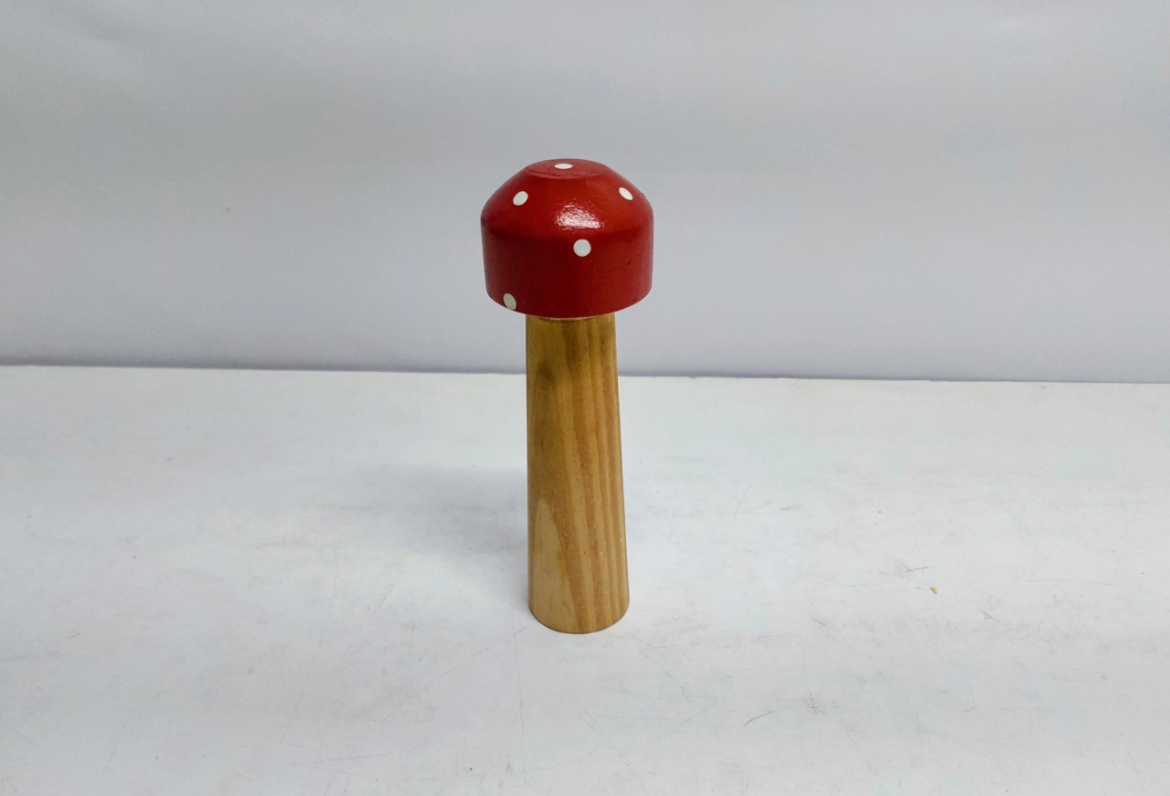 Cogumelo/G Mdf Vermelho 22Cm Alt X 8Cm Diametro  - BB Festas Aluguel 