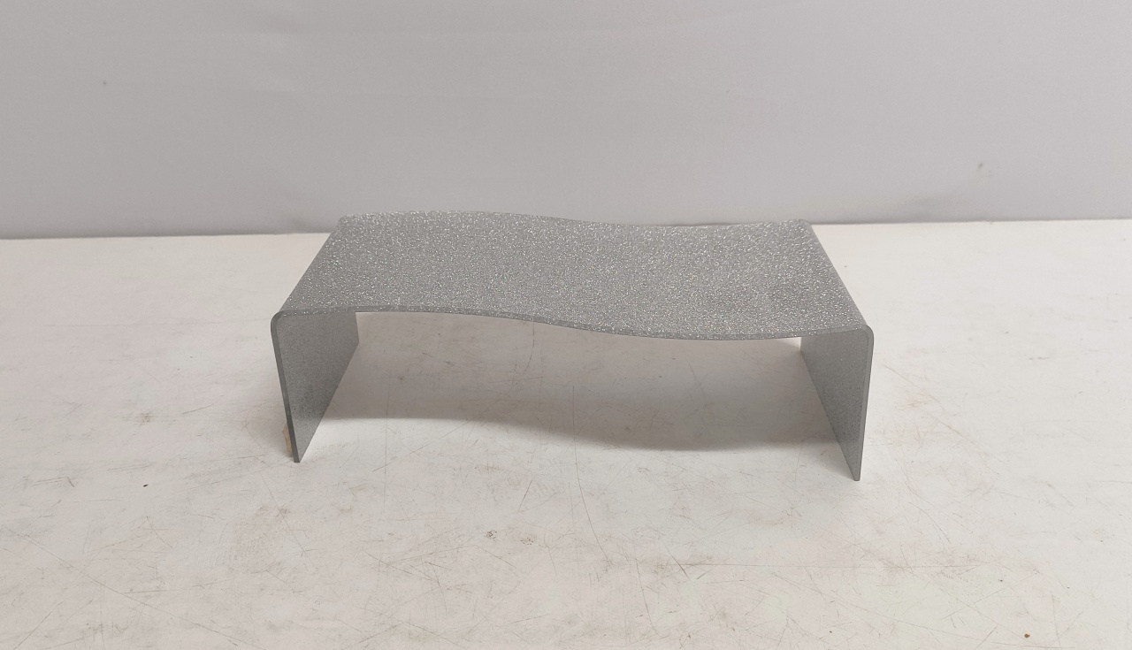 Suporte Acrílico Prata Com Brilho 9Cm Alt X 26Cm Larg X 14Cm Comp - BB Festas Aluguel 