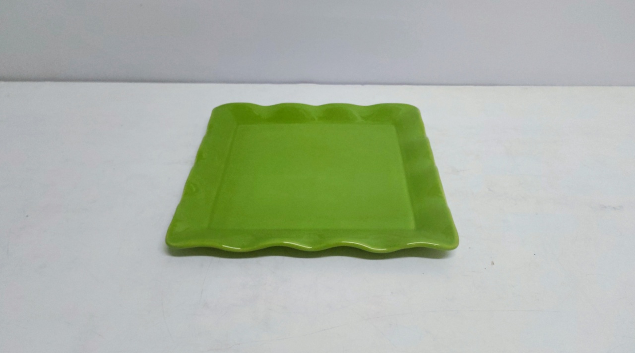Bandeja Quadrada Babado Sem Pé/G Verde Claro  2Cm Alt X 27Cm Diametro - BB Festas Aluguel 
