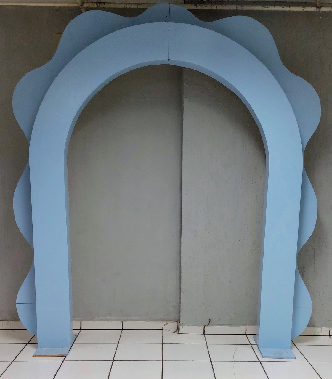Painel Arco Gg Ondulado Azul Claro 2,40Cm X 2,20M  - BB Festas Aluguel 
