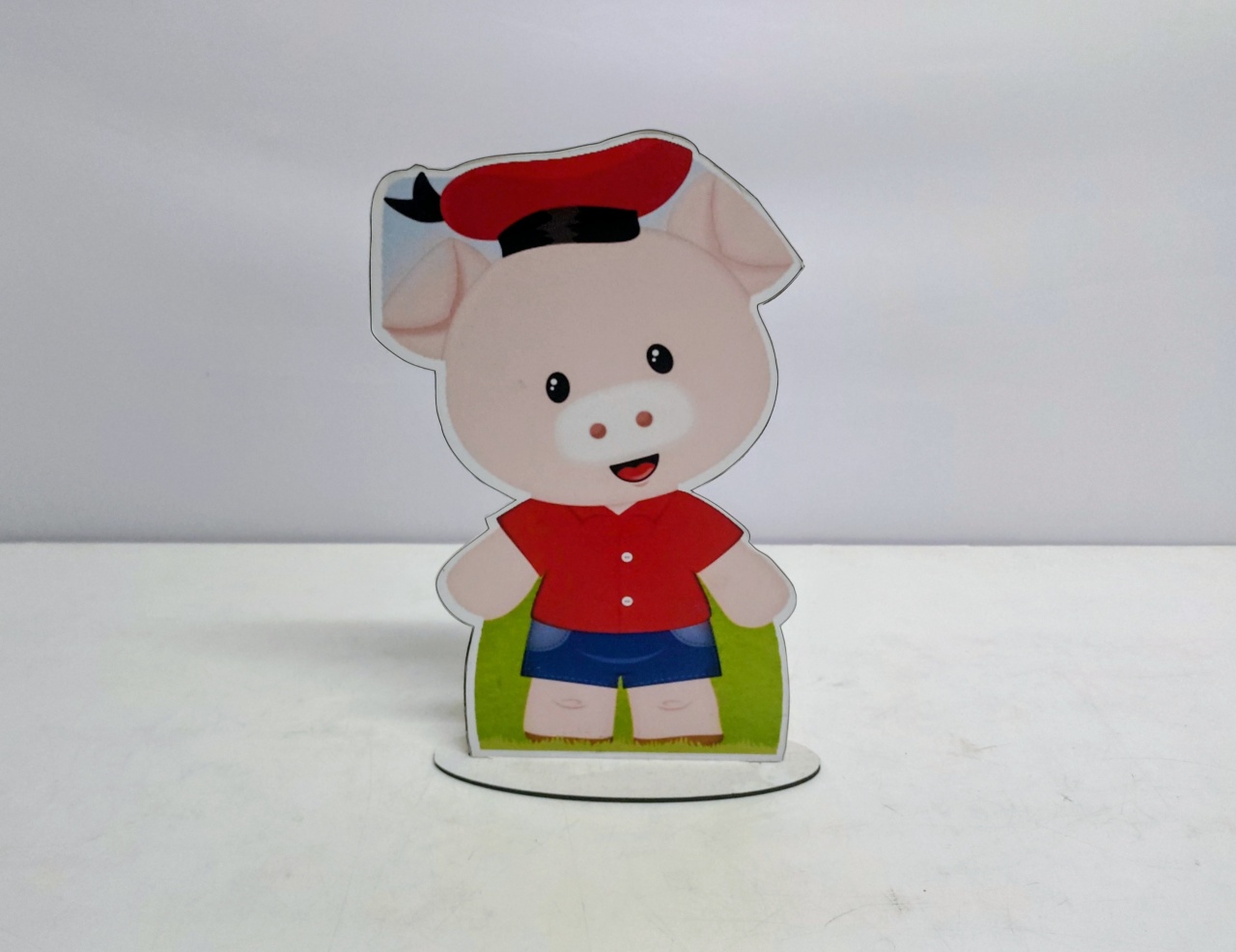Totem Personagem Heitor (Os Três Porquinhos) 28Cm Alt X 19Cm Larg - BB Festas Aluguel 