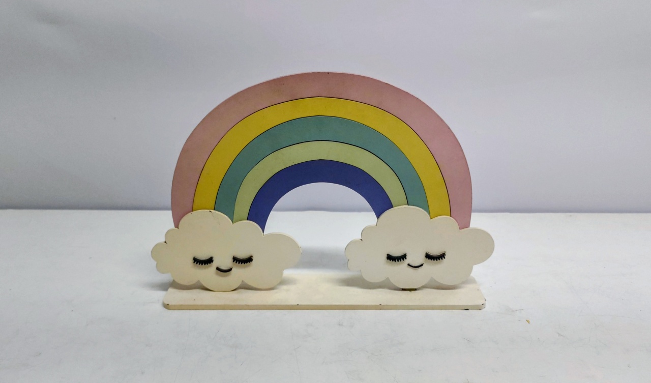 Totem Arco-Íris Com Nuvens 21Cm Alt X 31Cm Larg  - BB Festas Aluguel 