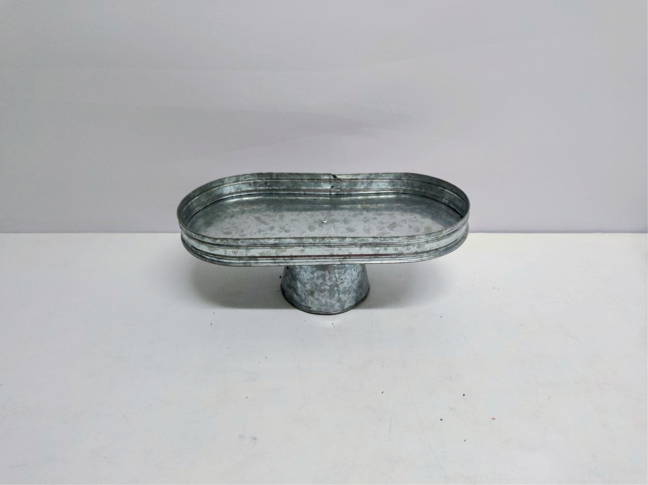 Porta Doce Baixo Oval Metal 11Cm Alt X 15Cm Larg X 30Cm Comp - BB Festas Aluguel 