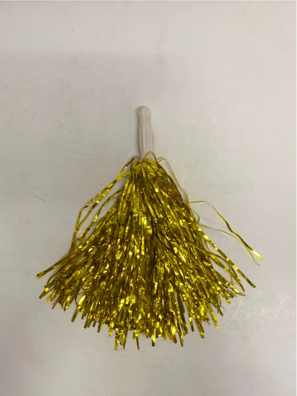 Pompom Dourada (Carnaval) - BBFestasAluguel 