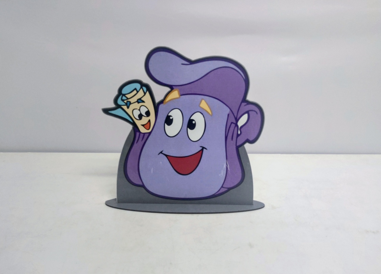 Totem Mochila Falante E O Mapa (Dora, A Aventureira) 29Cm Alt X 32Cm Larg  - BB Festas Aluguel 