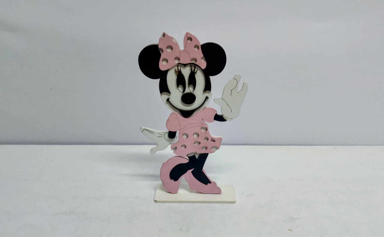 Totem Minne  26Cm Alt X 16Cm Larg  - BB Festas Aluguel 