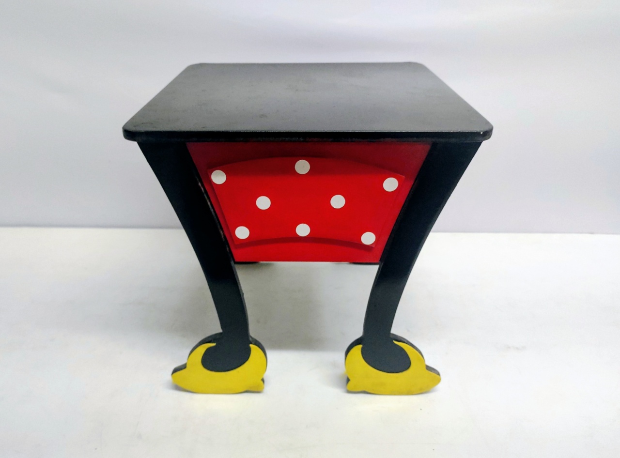 Banco Decorativo da Minne 30Cm Alt X 30Cm Diametro  - BB Festas Aluguel 