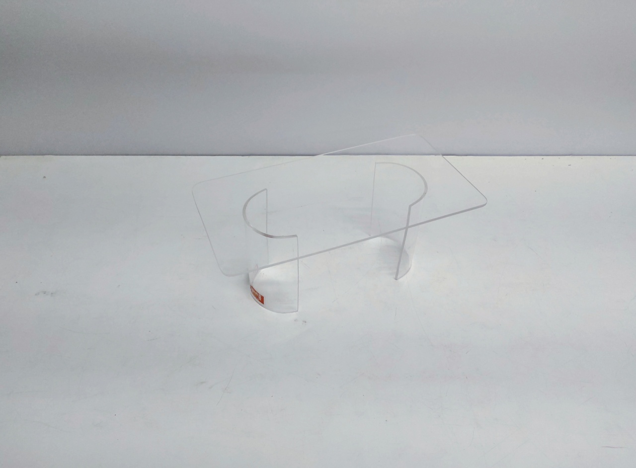 Suporte Acrílico Retangular Com Base-C 12Cm Alt X 15Cm Larg X 31Cm Comp - BB Festas Aluguel 