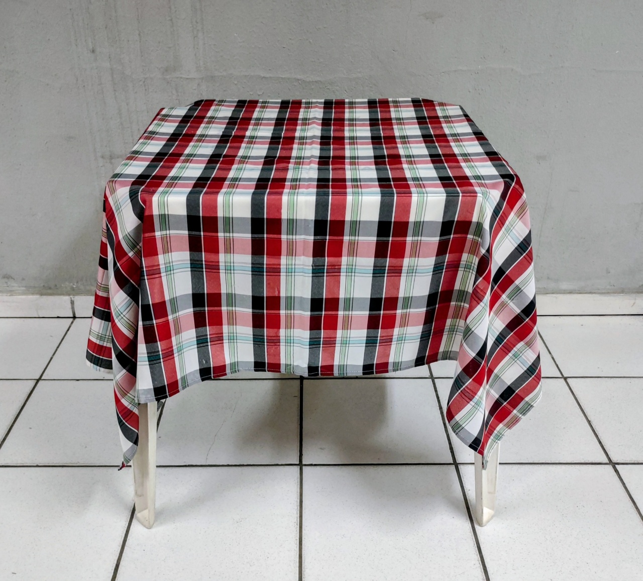 Tampo Xadrez Vermelho Com Preto E Branco - BBFestasAluguel 