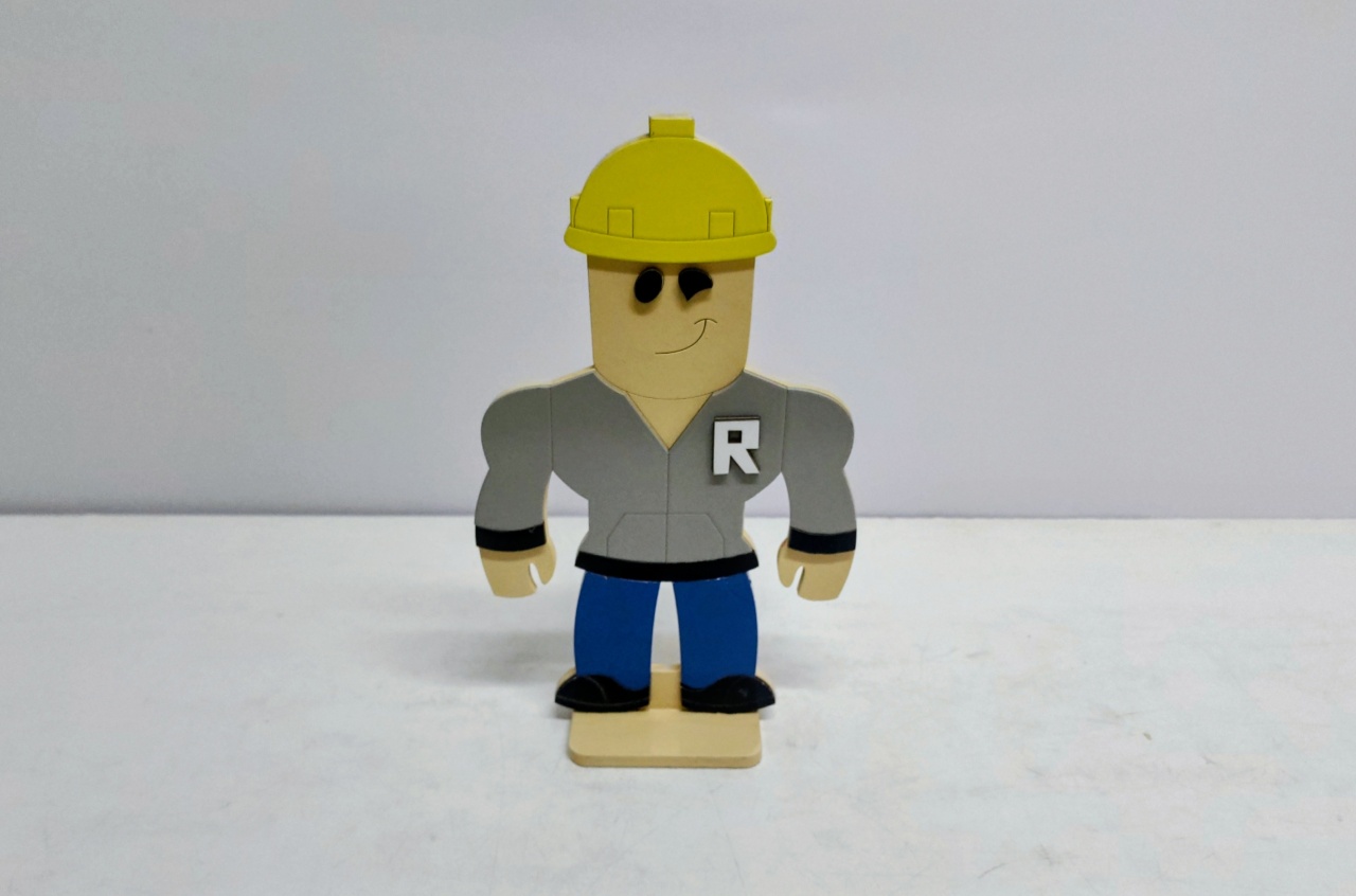 Totem Personagem Builderman (Roblox) 28Cm Alt X 17Cm Larg  - BB Festas Aluguel 