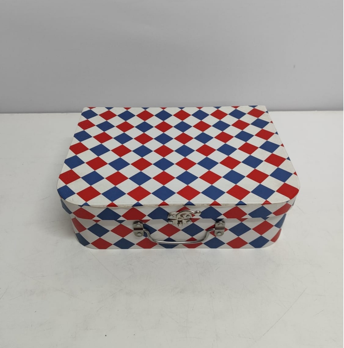 Maleta Branco/Vermelho/Azul G 10Cm Alt X 30Cm Larg X 25Cm Comp - BBFestasAluguel 