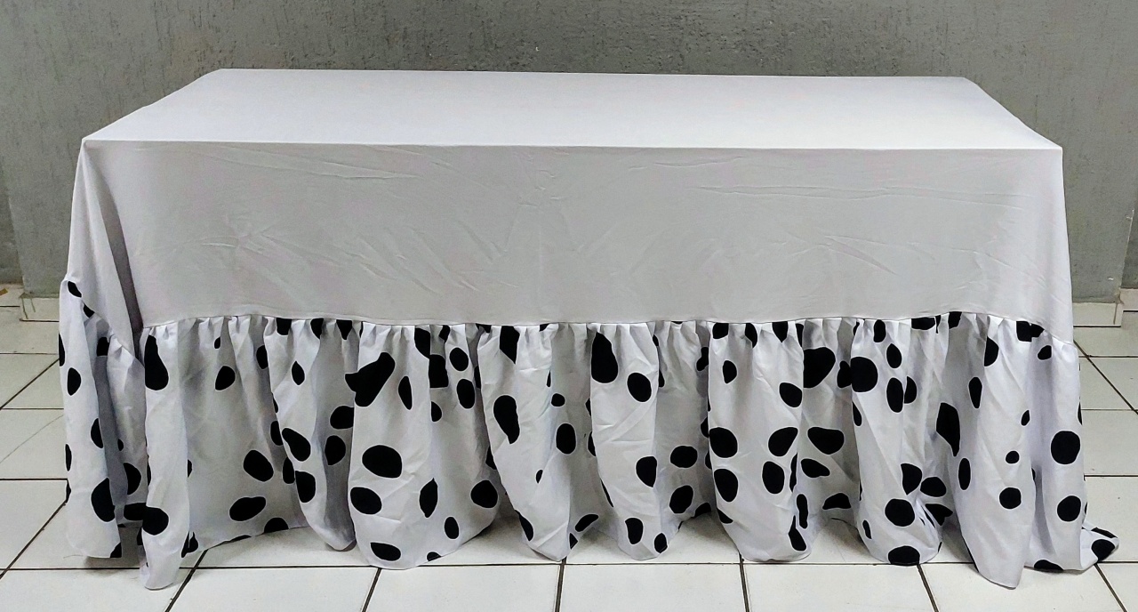 Toalha Decorativa Babado Dalmata - BBFestasAluguel 