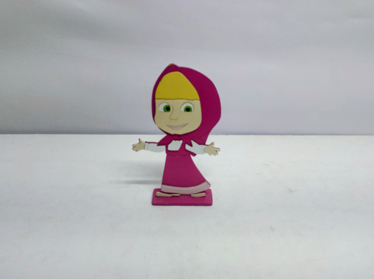 Totem Marsha 26Cm Alt X 12Cm Larg - BB Festas Aluguel 