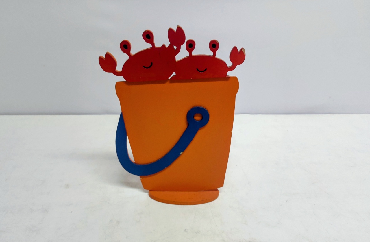 Totem Balde Com Caranguejos 26Cm Alt X 17Cm Larg  - BB Festas Aluguel 