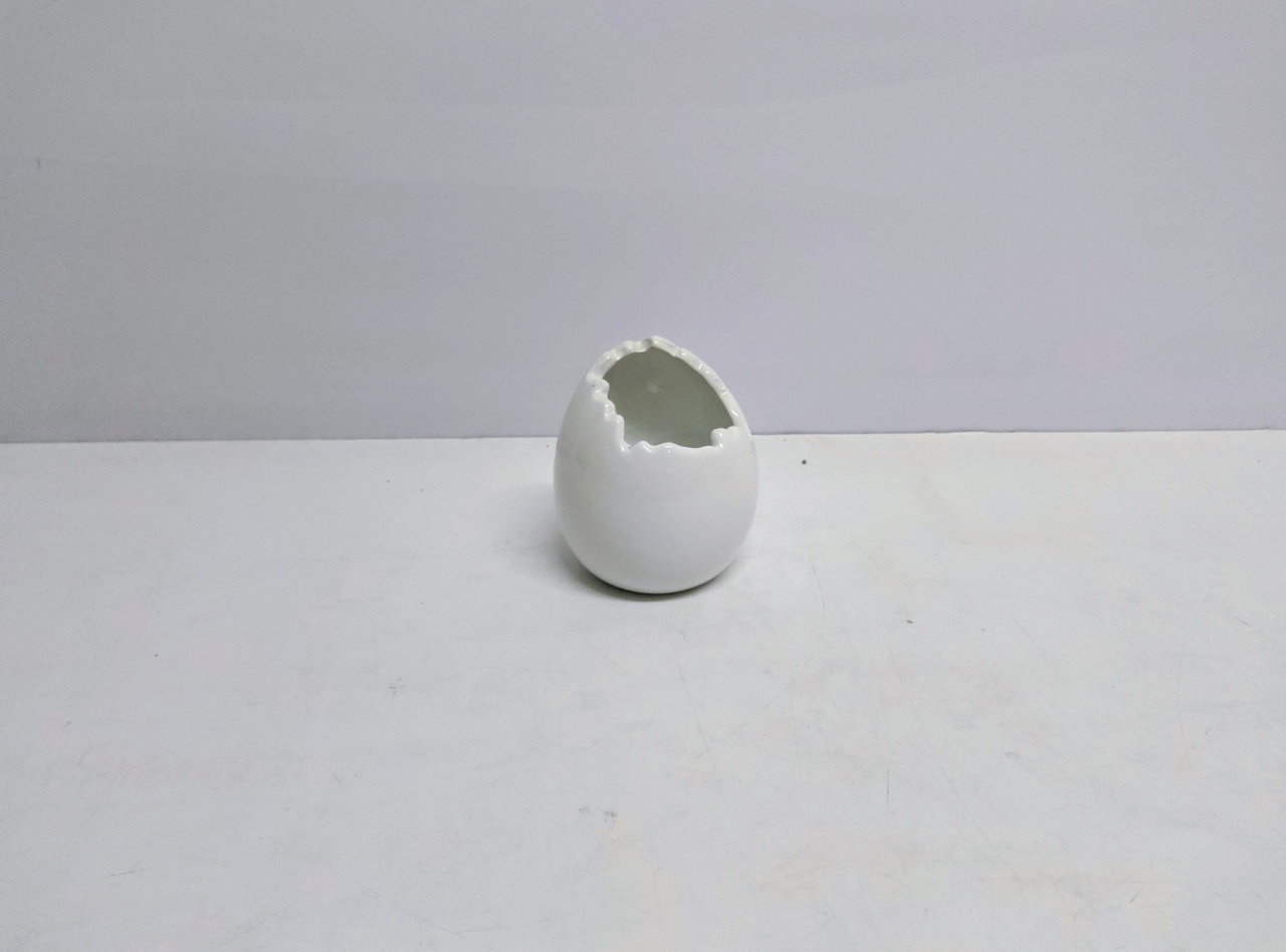 Vaso Ovo Quebrado Branco  12Cm Alt X 10Cm Diametro  - BB Festas Aluguel 