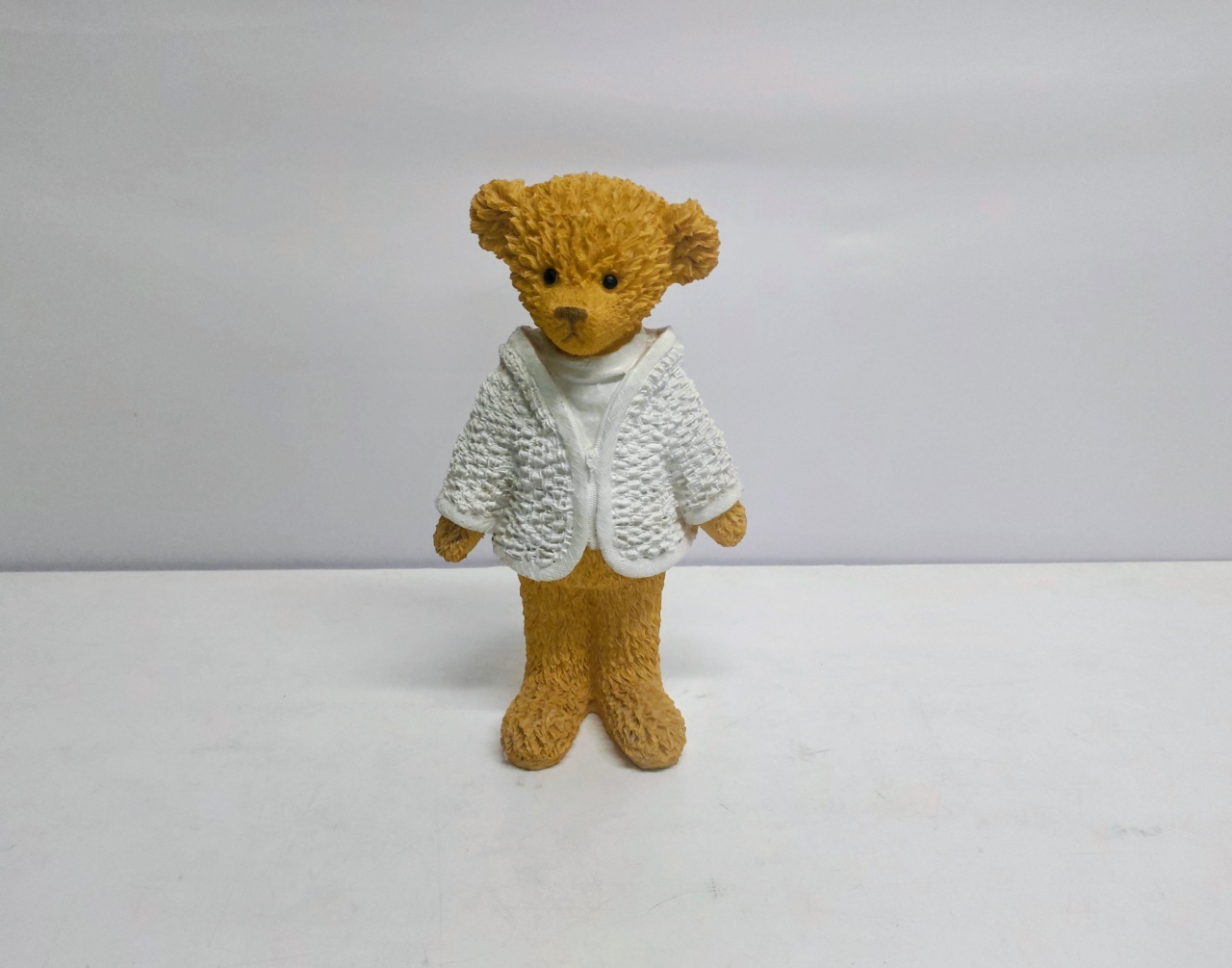 Urso Com Roupa Branca (Chá Baby) 32Cm Alt X 17Cm Larg X 8Cm Comp  - BB Festas Aluguel 
