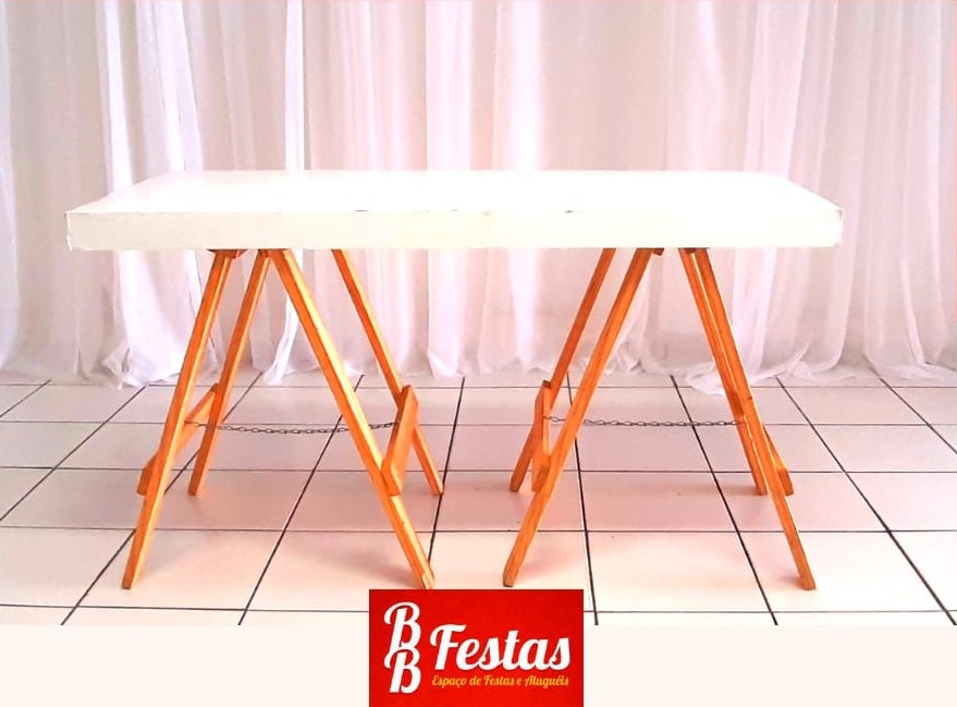 Mesa Cavalete Com Tampo Branco 80Cm Alt X 1,50M Larg X 60Cm Comp - BB Festas Aluguel 