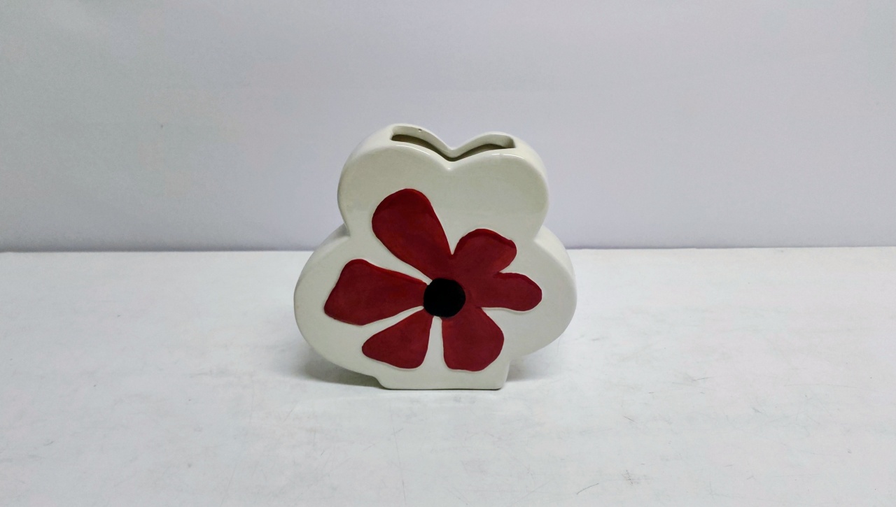 Vaso Flor Detalhe Vermelho 8Cm Alt X 8Cm Larg X 5Cm Comp - BB Festas Aluguel 