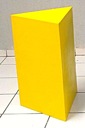 Módulo Triângulo M Amarelo Mdf 70Cm Alt X 50Cm Larg  - BB Festas Aluguel 