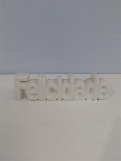 Letreiro Felicidade Louça Branca  Alt 7Cm X 24Cm X 4Cm - BB Festas Aluguel 